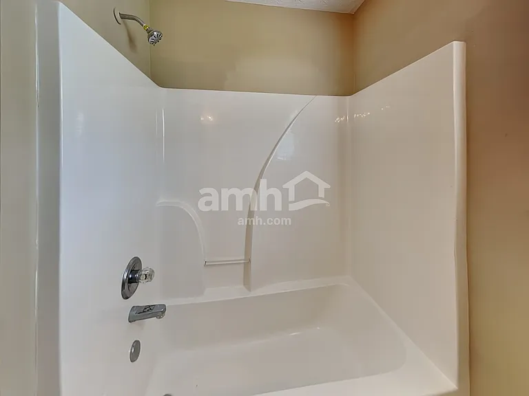 305 Kings Way — Photo 16