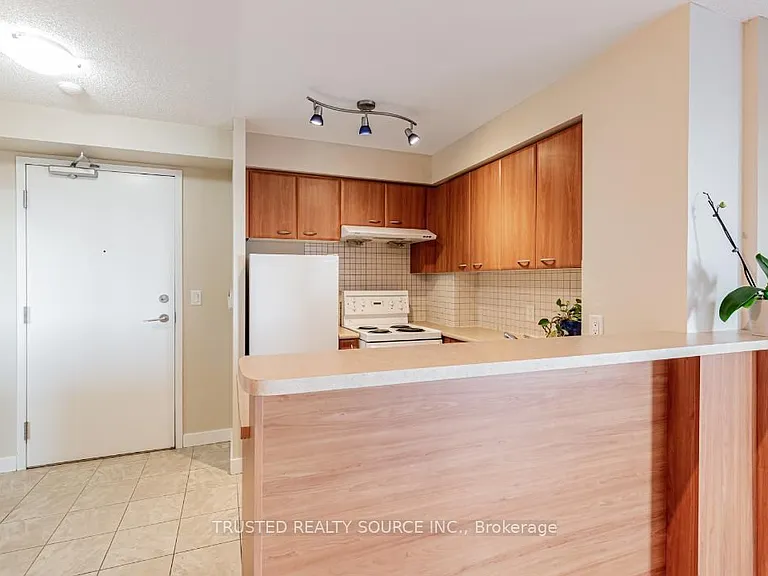 38 Lee Centre Dr #906 — Photo 10