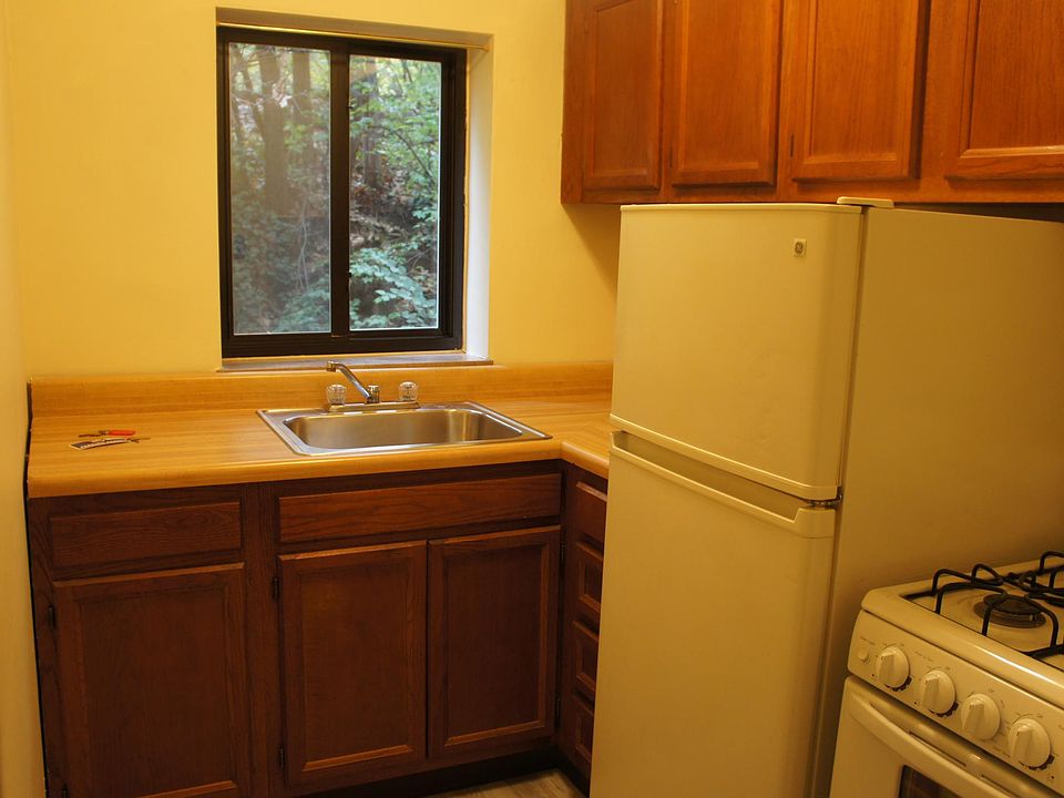 KITCHEN EQUIPPED WITH GAS RANGE AND REFRIGERATOR