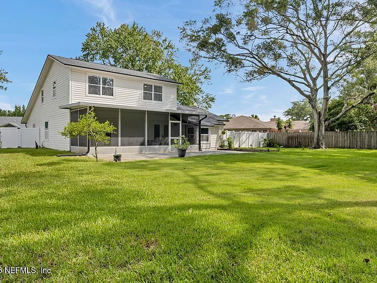 14352 Crystal Cove Dr S — Photo 36