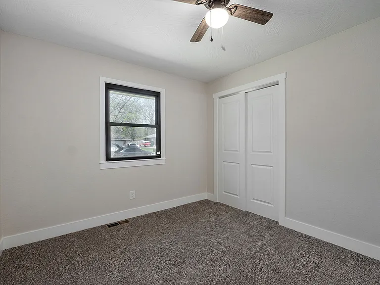 2558 W Village Ln — Photo 26
