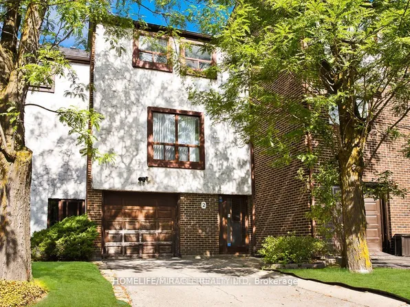4020 Brandon Gate Dr #2, Mississauga, ON L4T 3W8