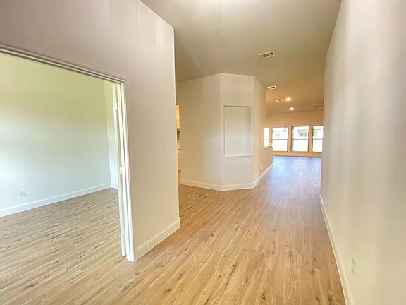 3rd image of 143 Melbourne Dr