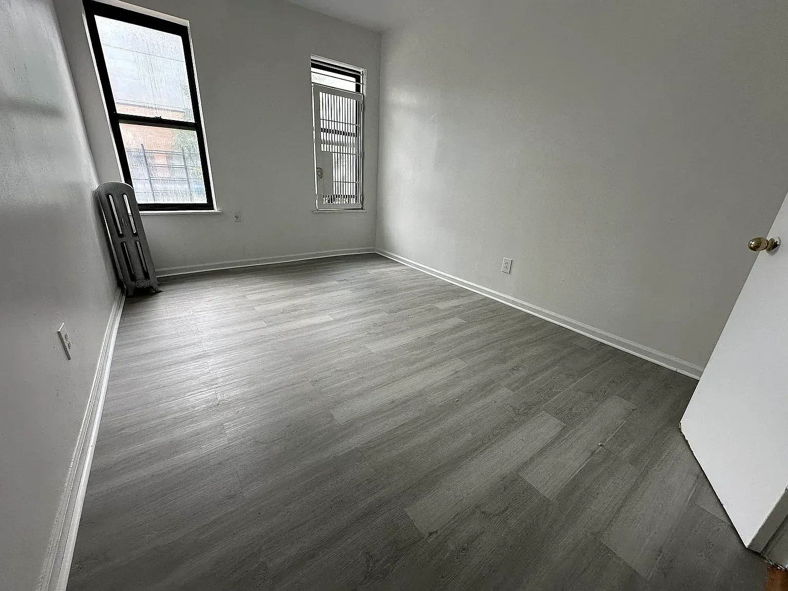 2387 Morris Avenue — Photo 2
