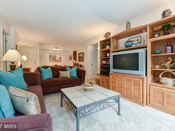 3rd image of 803 N Howard St APT 260