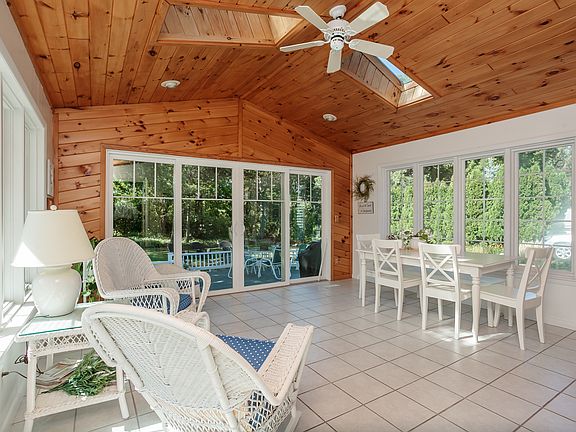 5th image of 63 Sherwood Dr