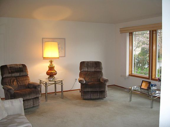 3rd image of 7210 261st St NW