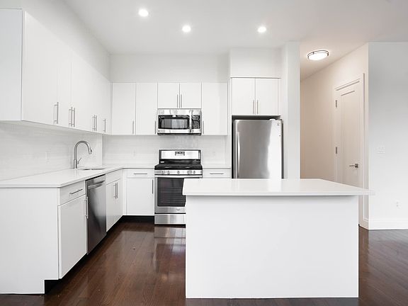 2nd image of 98 Morningside Ave APT 46