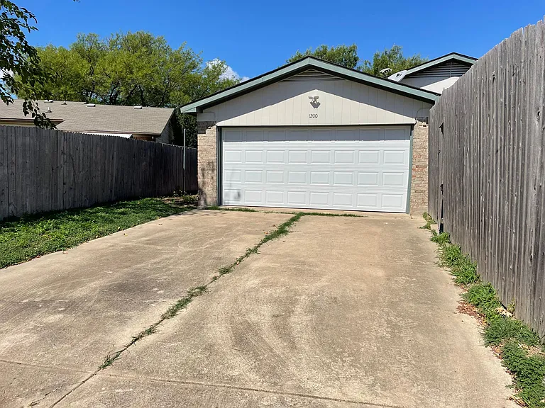 1200 Grinnel Dr — Photo 14