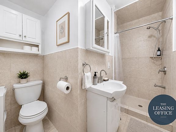 5th image of 448 W 46th St APT 5FW