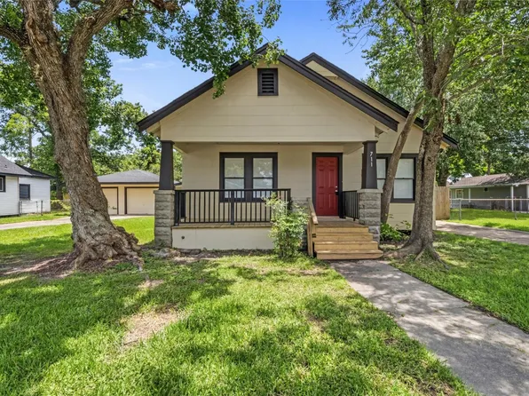 711 Bowie St, Baytown, TX 77520