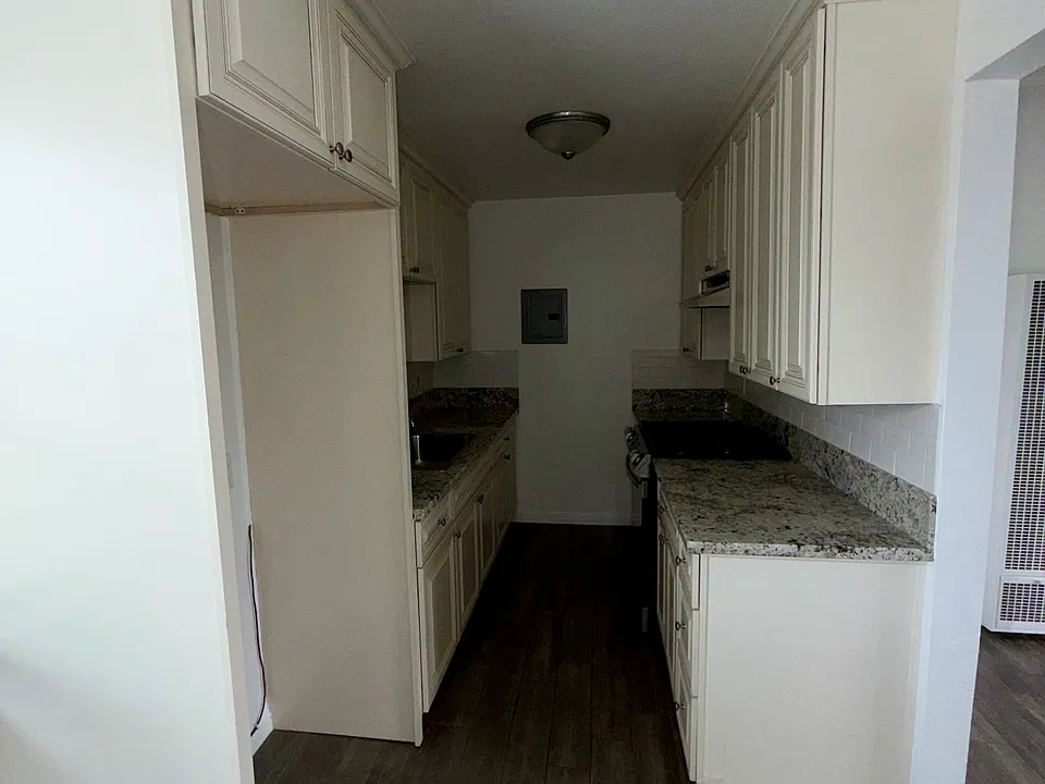1415 E Cruces St #4