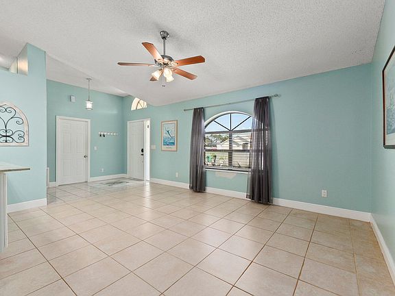 5th image of 458 SW Lucero Drive