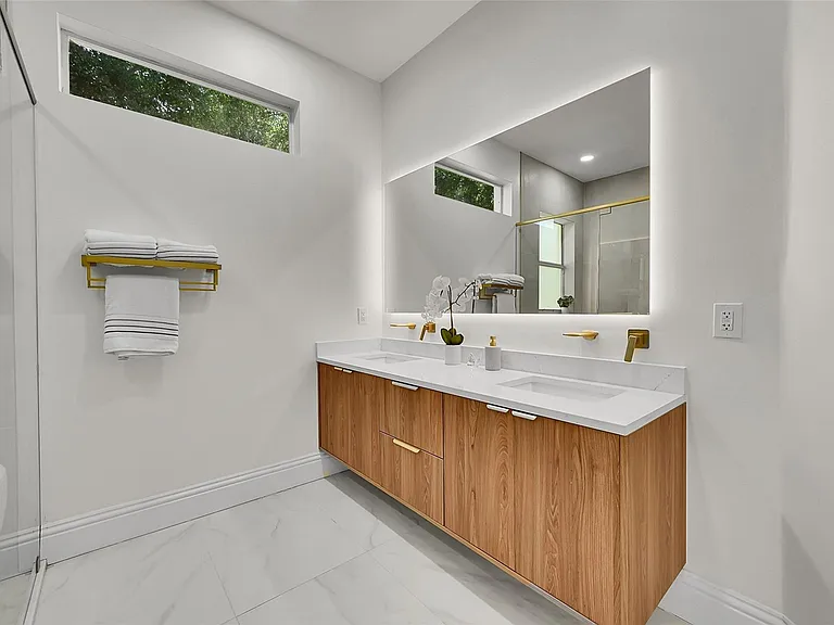11163 NW 69th Pl — Photo 36