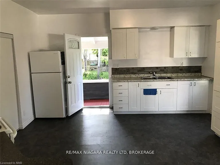 3 Greenlaw Pl #MAIN FLOOR — Photo 2