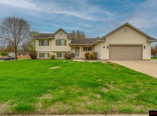 704 W Main St, Madelia, MN 56062