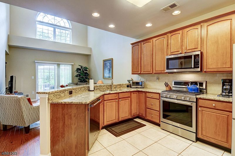 1st image of 9 EBERSOHL CIR