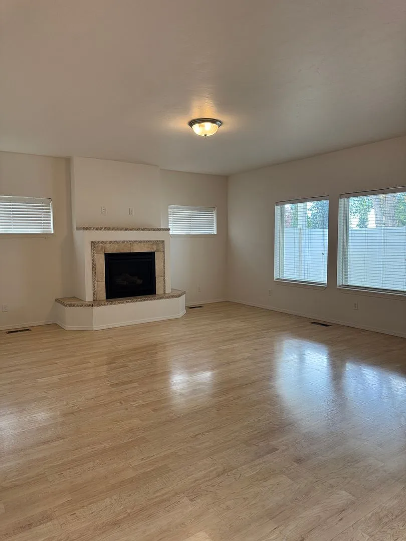 321 Aspenwood Drive — Photo 4