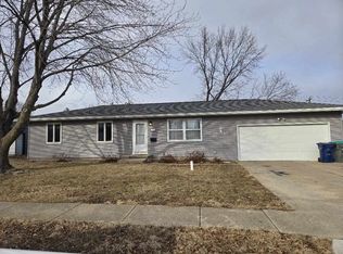 105 Knotty Circle Dr, West Liberty, IA 52776