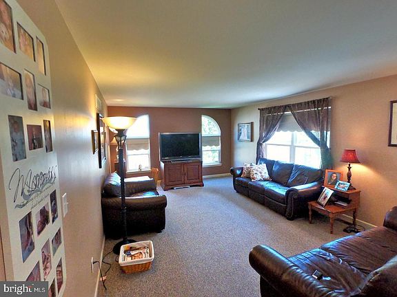 4th image of 295 Wernersville Blvd