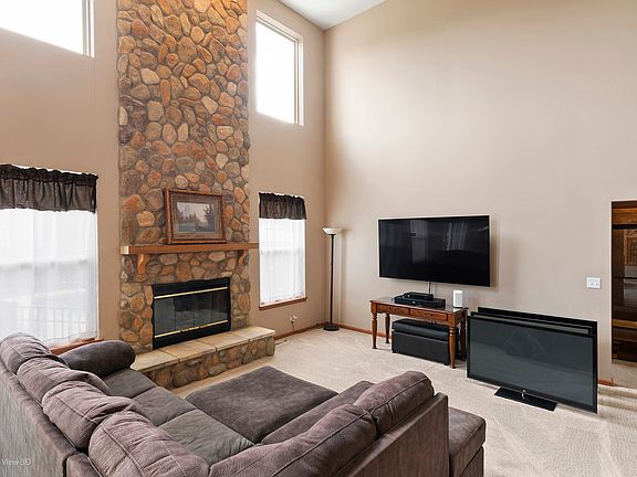 3rd image of 1896 Applewood Dr