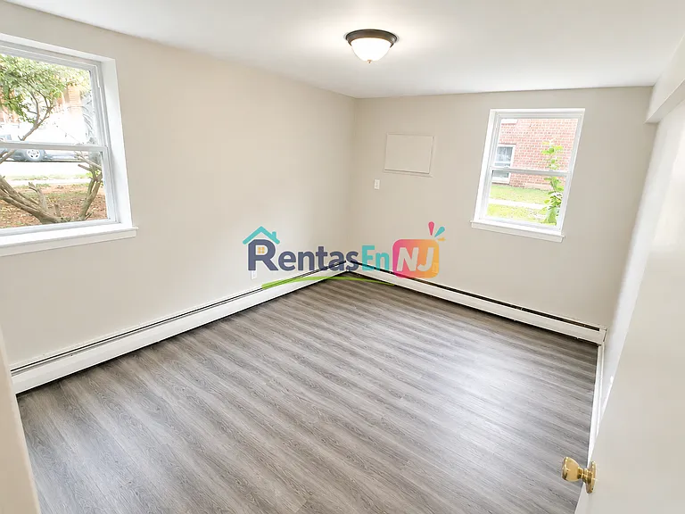 112 Lincoln Ave #1B — Photo 1