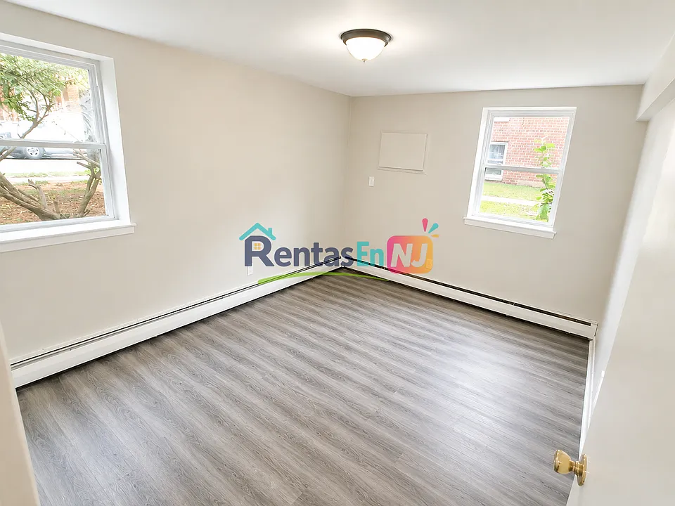 112 Lincoln Ave #1B