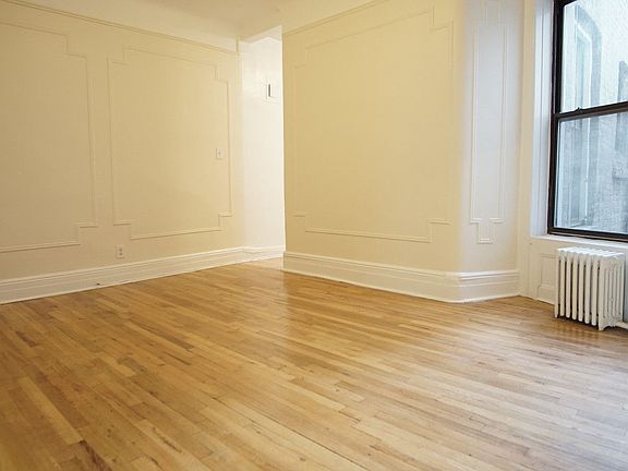 3rd image of 415 E 71st St APT 4B