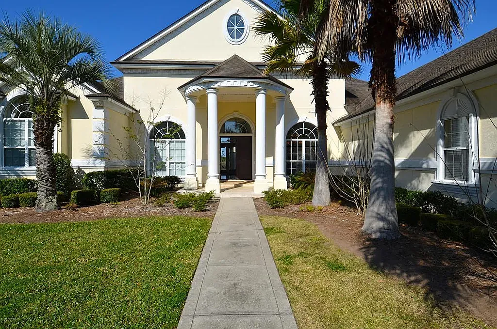 6 bed, 5000 sqft, $8,000 — Photo 3
