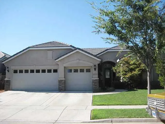 1866 Sukh Dr photo 1
