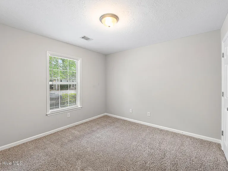 1006 Bertram Rd — Photo 8
