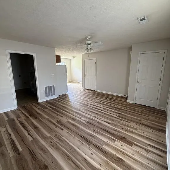 801 N Garfield St — Photo 2