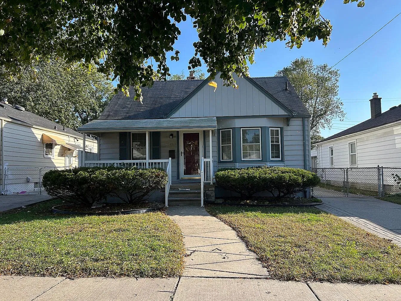 3 bed, 837 sqft, $1,700 — Photo 2