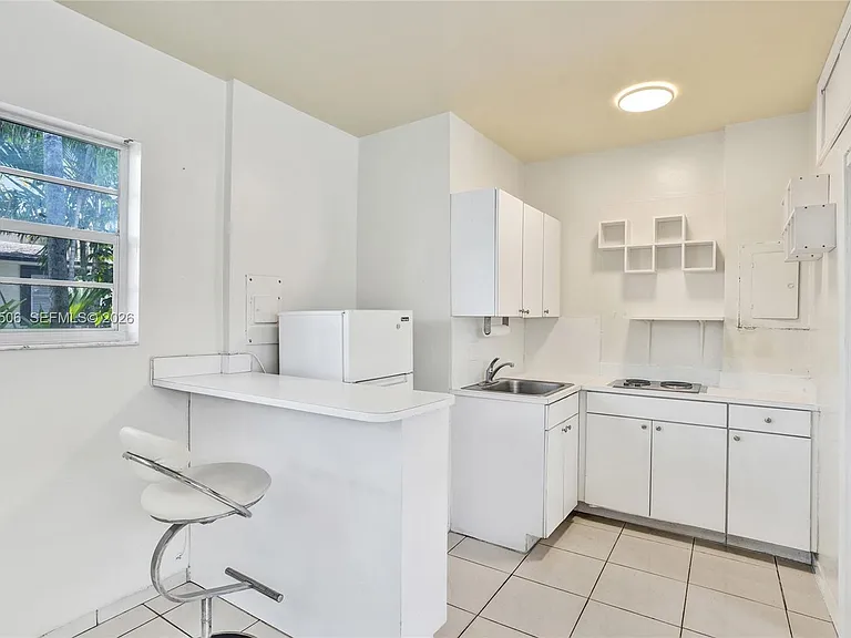 2420 SW 16th St — Photo 33