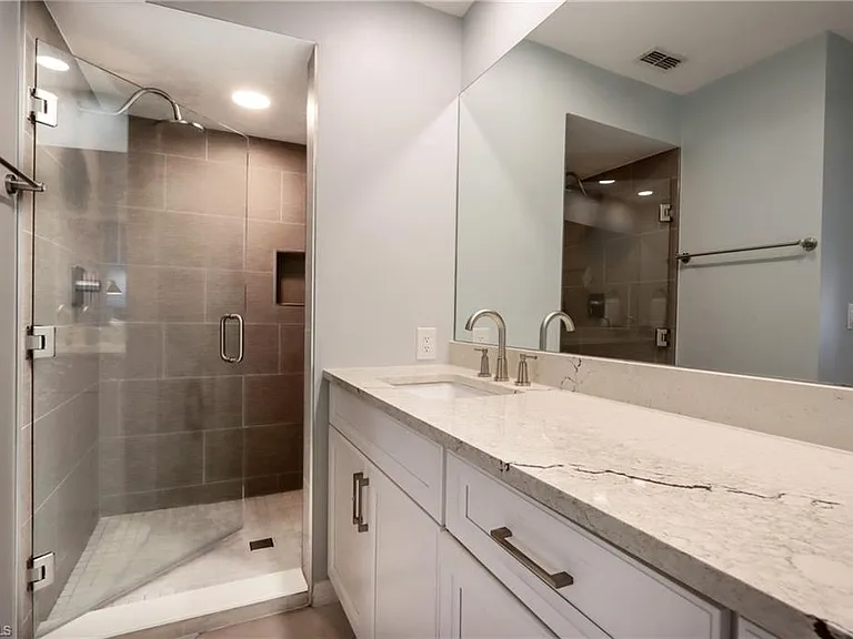 2585 Old Groves Rd #L-203 — Photo 12
