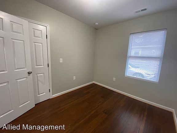 4th image of 215 Race St