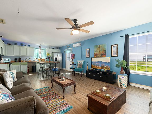 5th image of 1018 Dolphin Rd