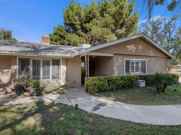 5th image of 940 Corona Ave
