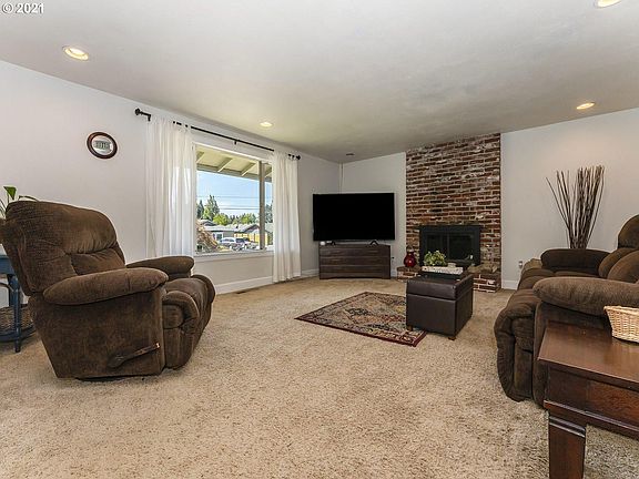 5th image of 6315 SE Furnberg St