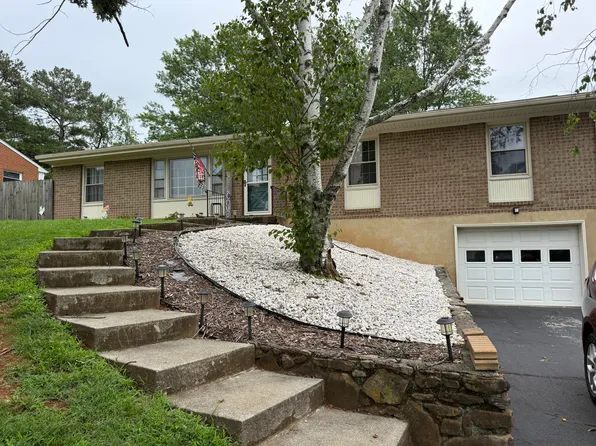 1516 Millwood Dr, Salem, VA 24153