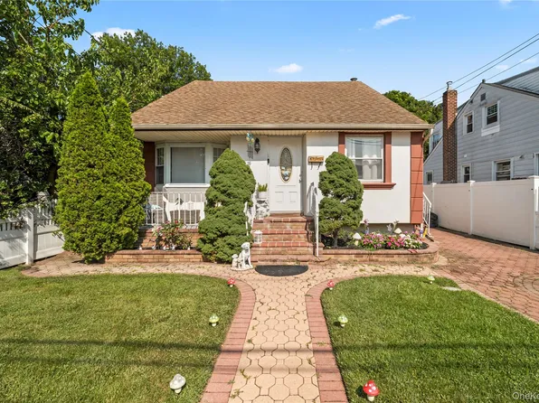461 Greengrove Avenue, Uniondale, NY 11553