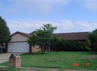 2209 Silvertree Ln, Edmond, OK 73013