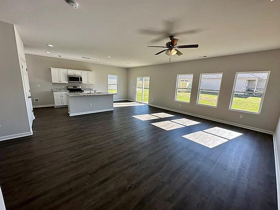 5th image of 913 E Sparrow Cir