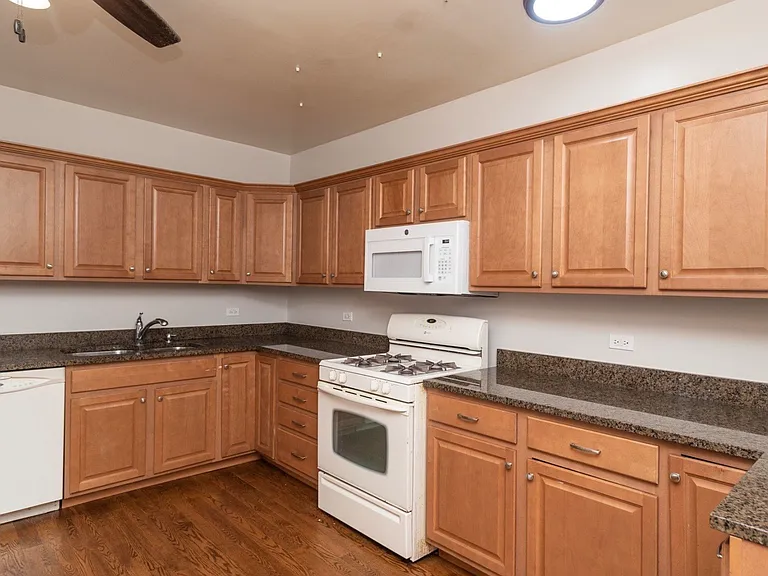 5749 N Artesian Ave #2 — Photo 9