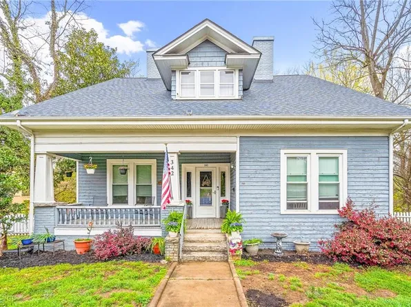 342 W Pine St, Mount Airy, NC 27030