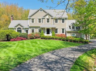11 Wychwood Ln, Oxford, CT 06478
