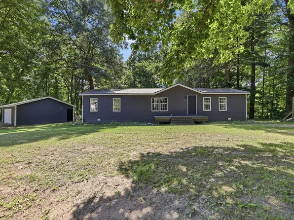 7460 Pine Ridge Dr NE, Belding, MI 48809