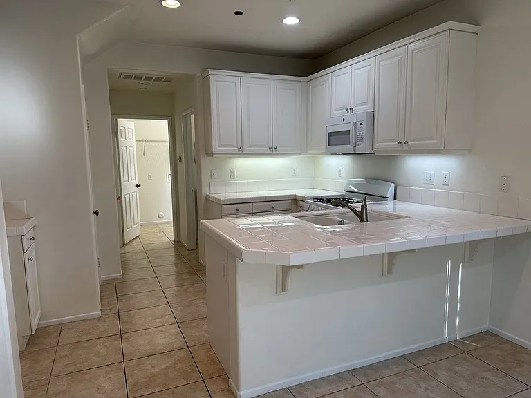 9782 Winterberry Dr — Photo 2
