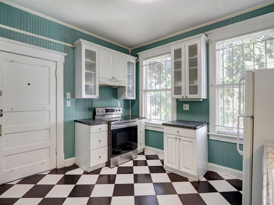 1st image of 631 W 37th St #A