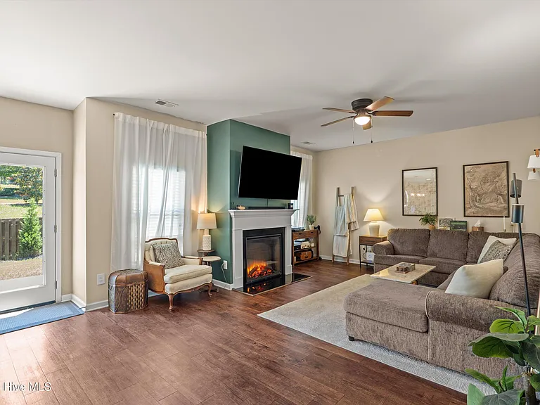 136 Sims Ct — Photo 18